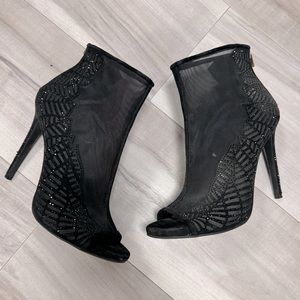 Black rhinestone heel size 7.5